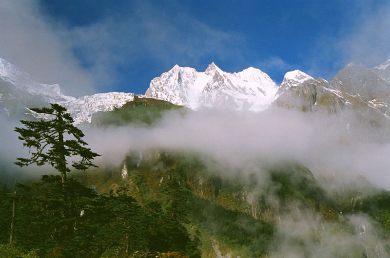 N:\存档\000政协首届书画摄影展览\覃岭\雪山.jpg