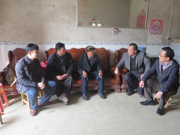 图为慰问现场