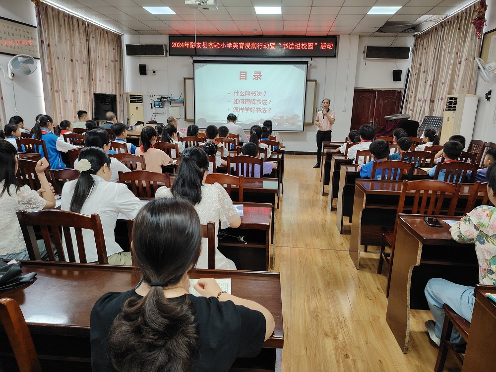 覃莉摄,实验小学8.jpg