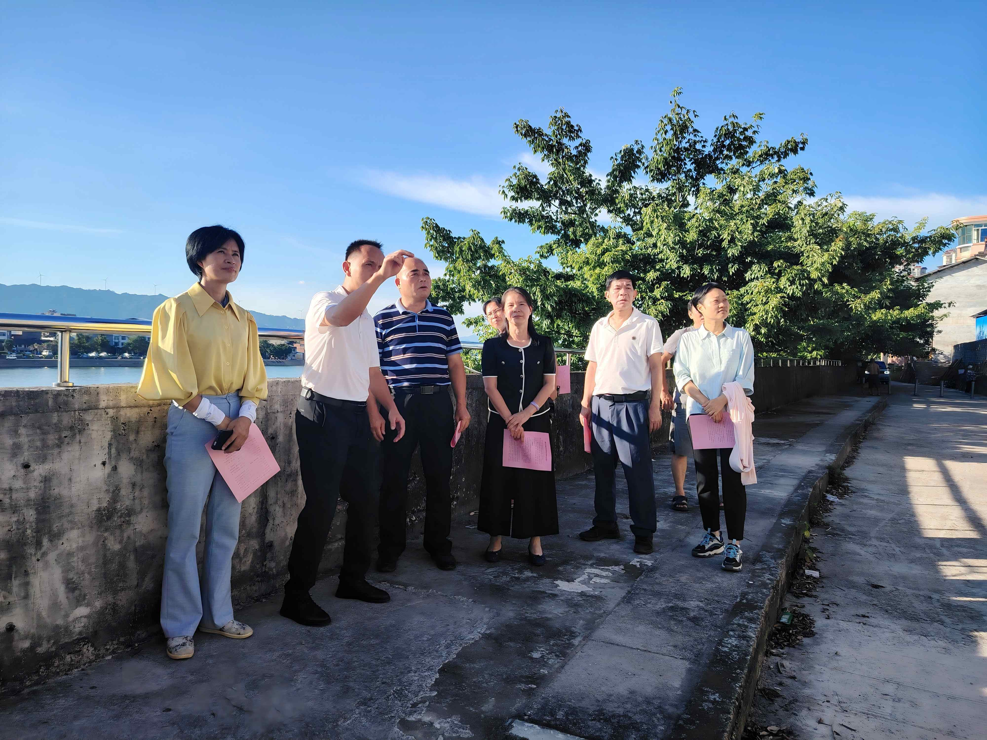 8月26日,到城区防洪堤管理中心考察学习现场图片。(覃莉 摄)(1).jpg
