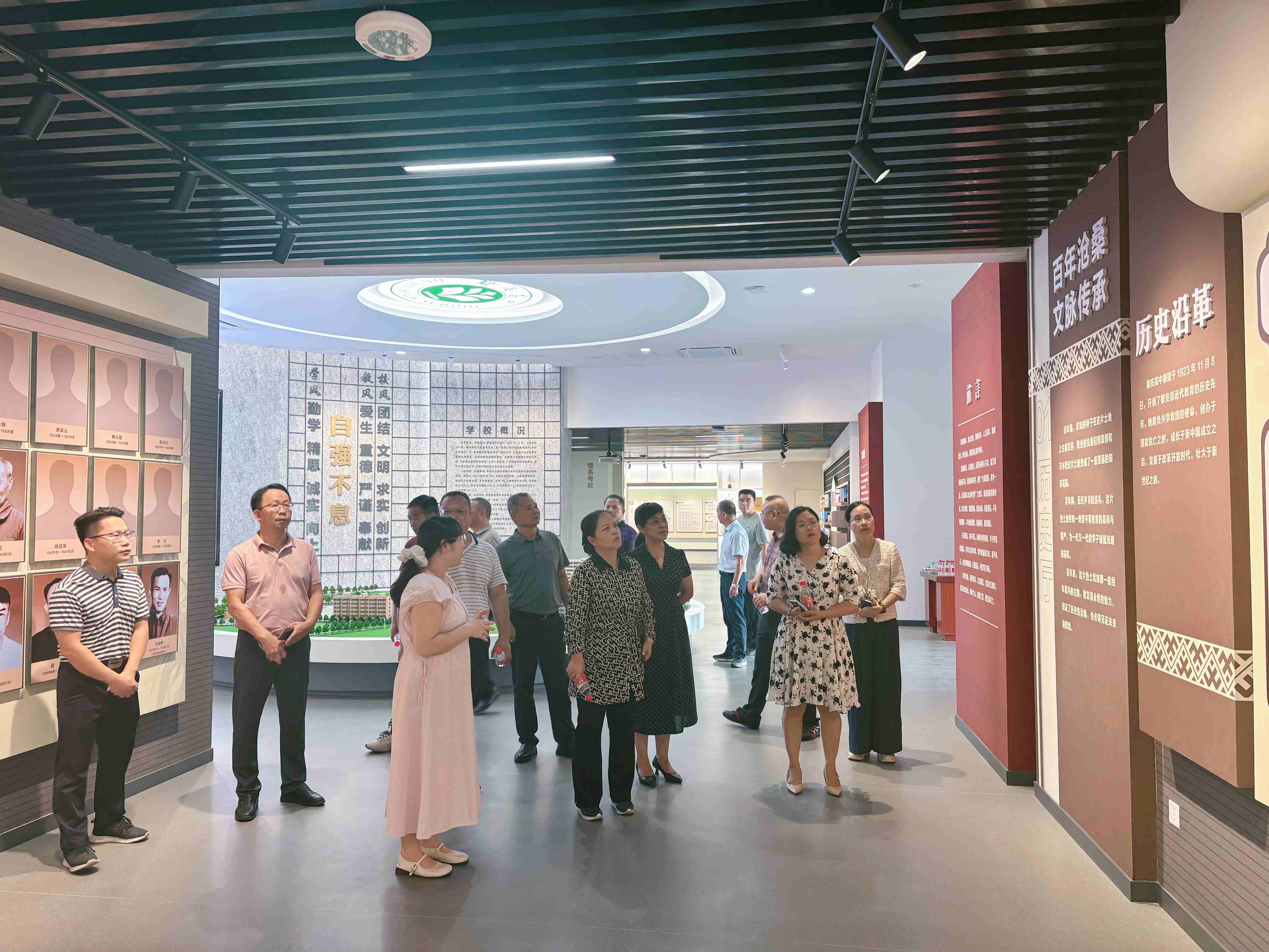 9月19日,调研组到河池市都安瑶族自治县高级中学开展调研现场图片。(刘磊 摄)(1).jpg