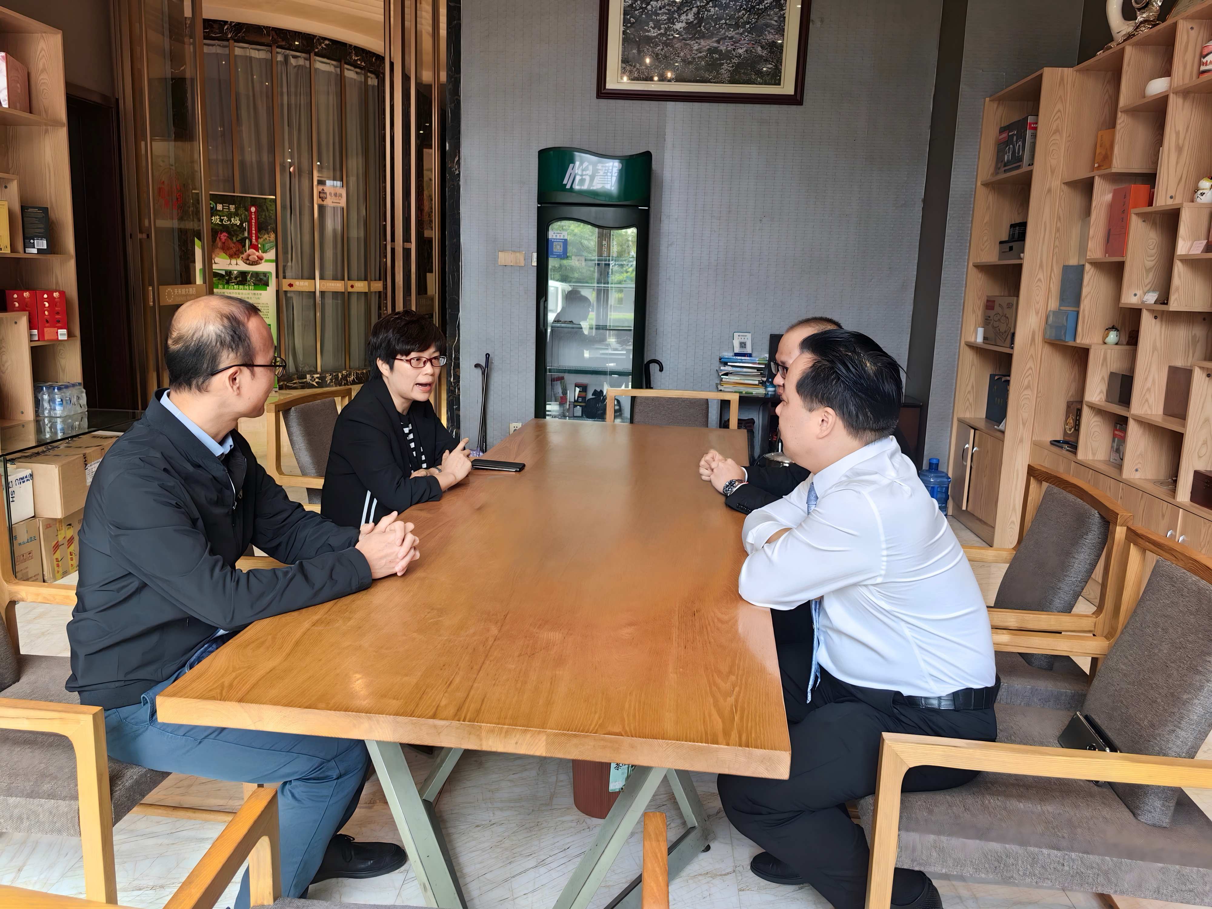 10月31日上午,到融安县天禾城大酒店投资管理有限公司走访调研现场图片。(韦徐勤 摄).(1).jpg