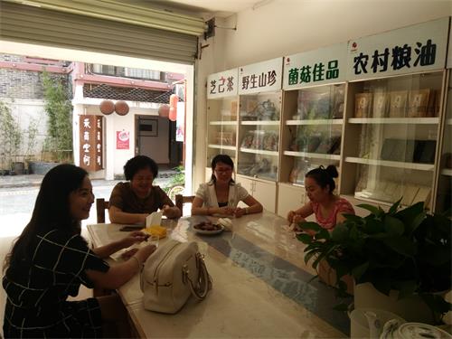 贾寒春副主席到秋野家走访委员征求意见座谈