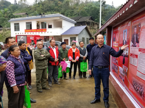 随后组织党员干部为受灾的贫困户董林修建房屋地基,传达党的温暖与