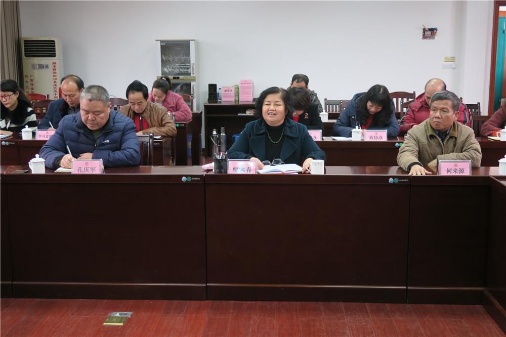 图为贾寒春副主席就政协工作进行汇报