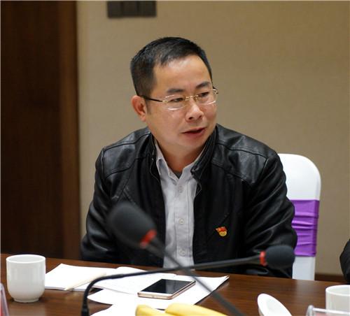 5、汪洞乡党委书记廖林胜在慰问座谈会上汇报工作
