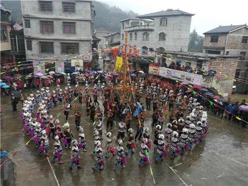 13、“打同年”活动现场(覃天阳 摄影)