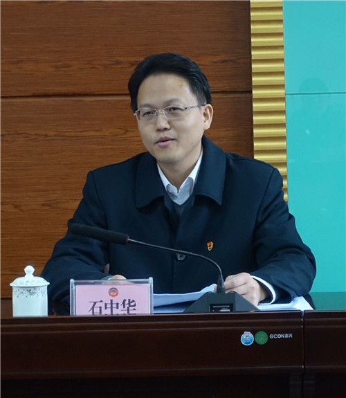 3、县委常委、组织部部长石中华在会上讲话