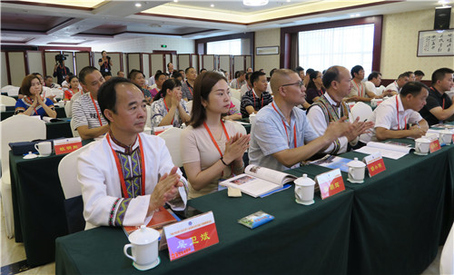 5、与会人员认真听会