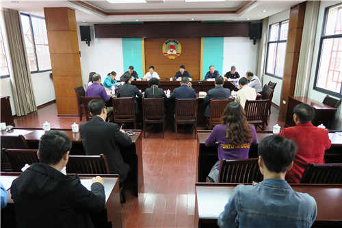 1、陈鸿宁主席(主席台中)听取融水政协汇报工作(赖群超 摄影)