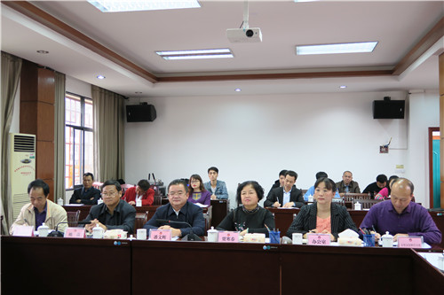 4、融水政协机关人员认真听取陈鸿宁主席讲话(赖群超 摄影)