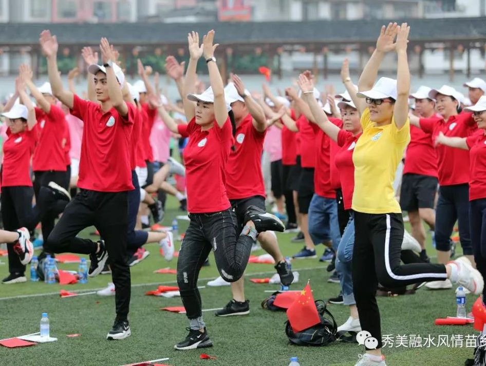 6、活动前热身活动(韦鼎标 摄影)