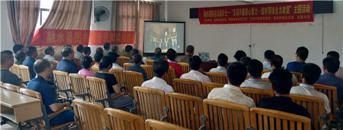 5、组织观看了先进典型教育题材影片《钱学森》(赖晓梅 摄影)