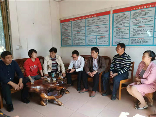 罗铭副主席与融水县小博生态养殖有限公司责任人陈洁(左二)座谈交流