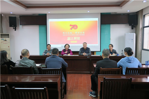 贾寒春副主席(正面左二)在座谈会上讲话